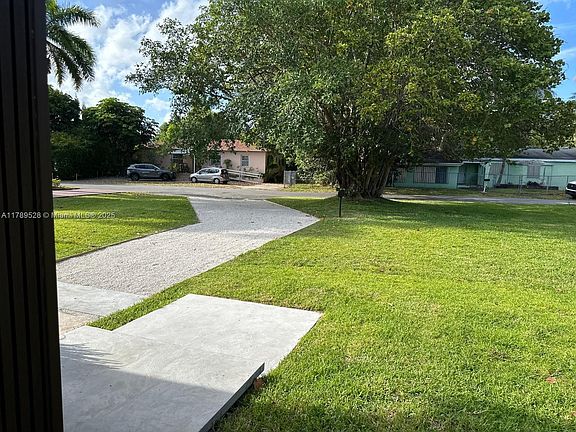 4th image of 360 NE 118th St