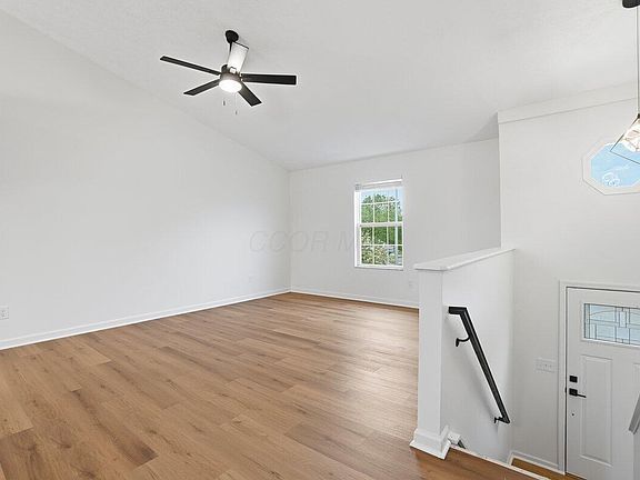 5th image of 343 Oak Village Dr