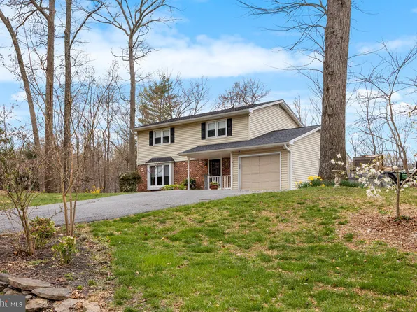 1413 Woodridge Ln, Sykesville, MD 21784
