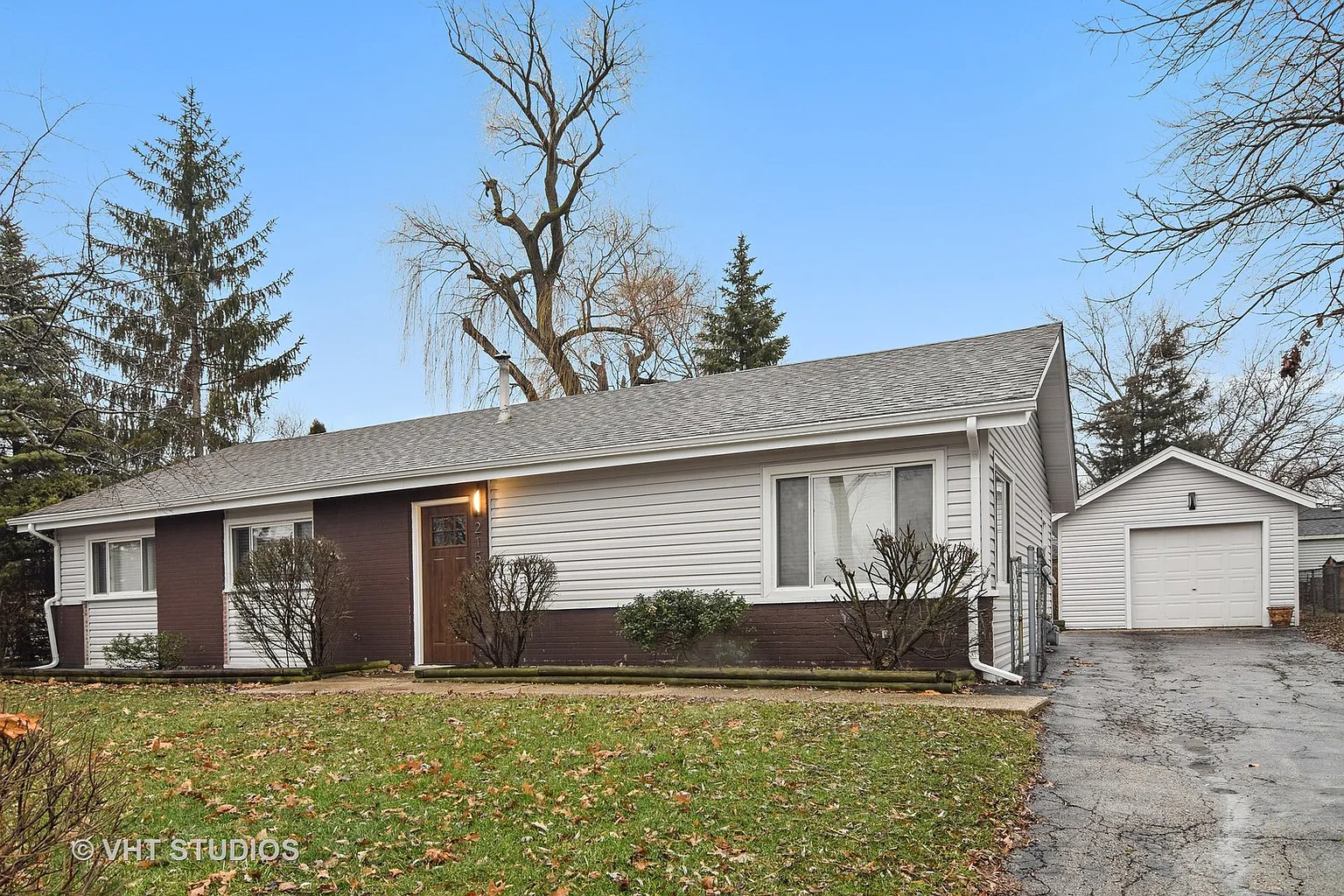 215 Kingman Ln photo 1