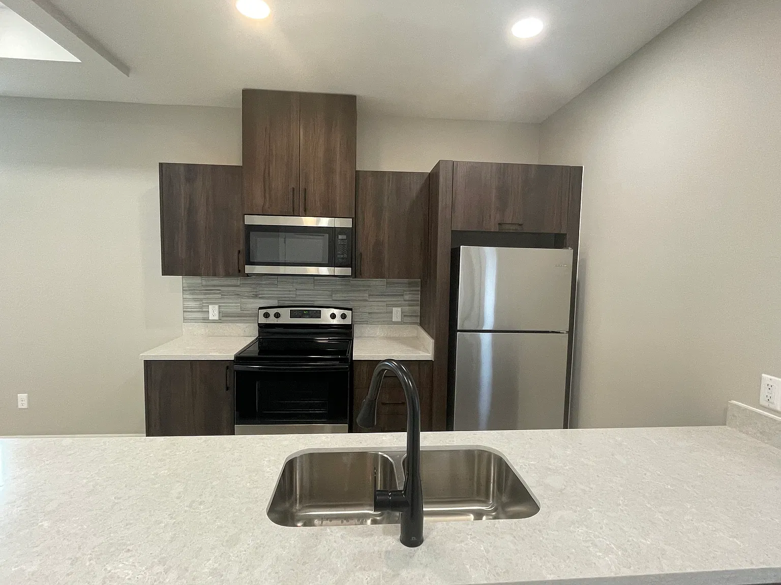 3 bed, 1041 sqft, $1,350 — Photo 3