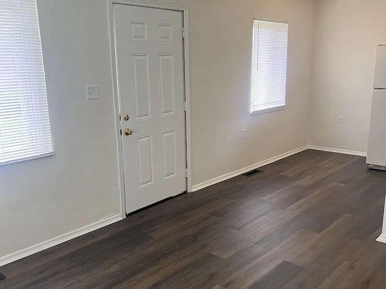 1115 Troy St #1 — Photo 3
