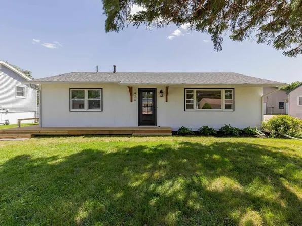 1426 Davenport St, Le Claire, IA 52753