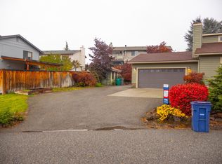 925 Manzanal St NE, East Wenatchee, WA 98802