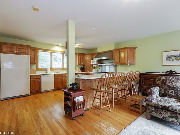 5th image of 6900 N Knox Ave