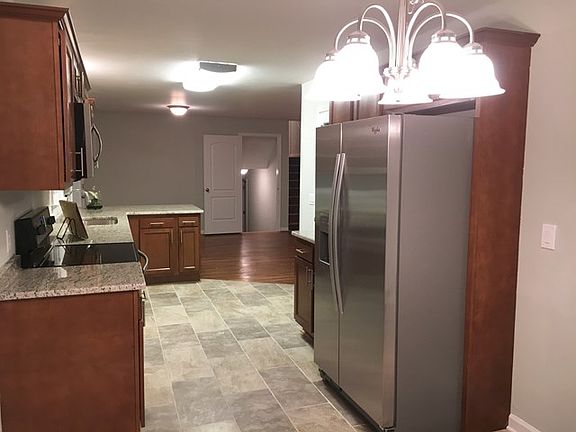 4th image of 65 Brentwood Pl