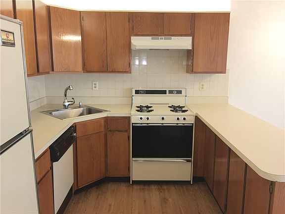 2nd image of 289 Hatfield Ln #289