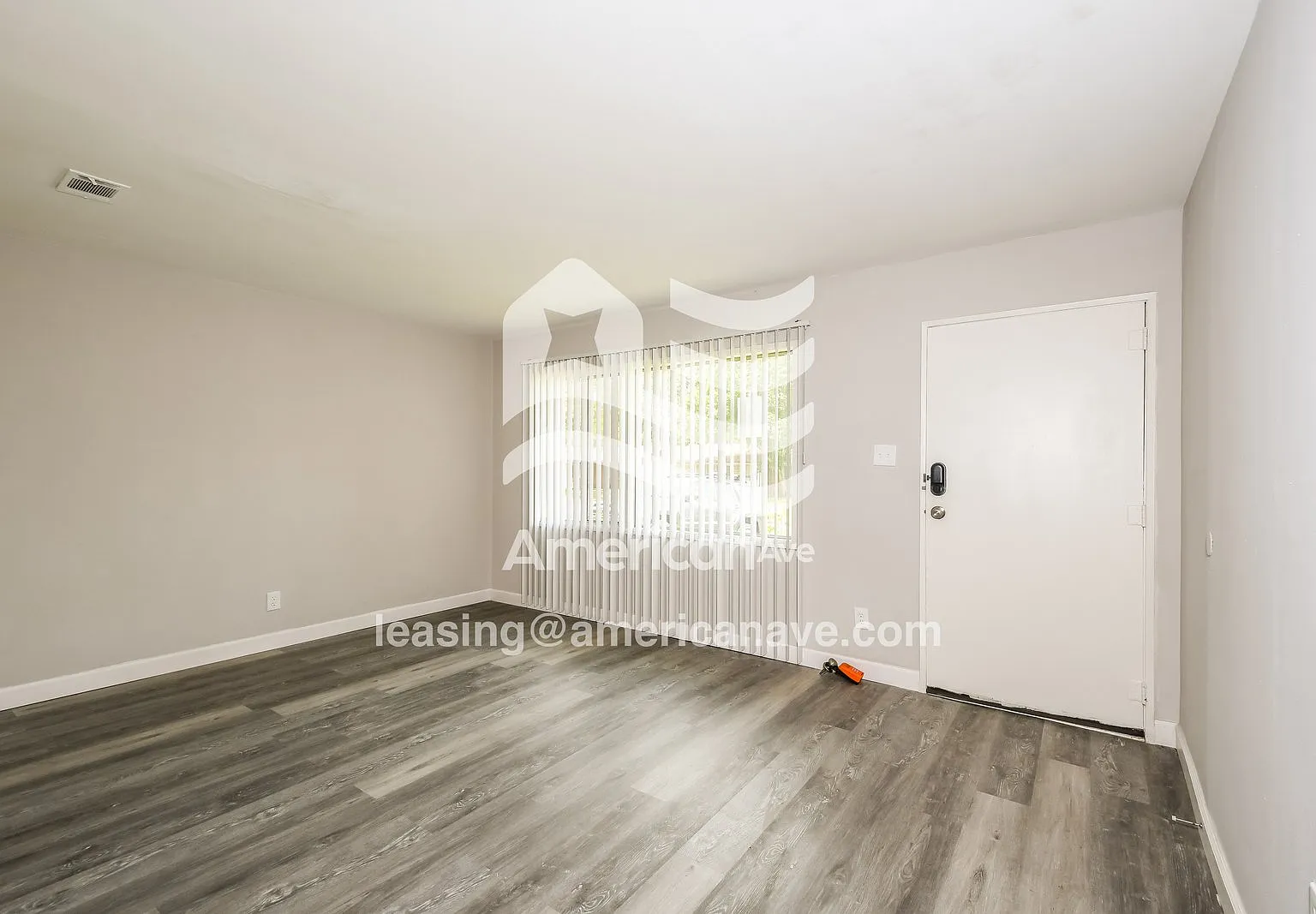 3 bed, 1.0 bath, 925 sqft, $1,272 — Photo 4