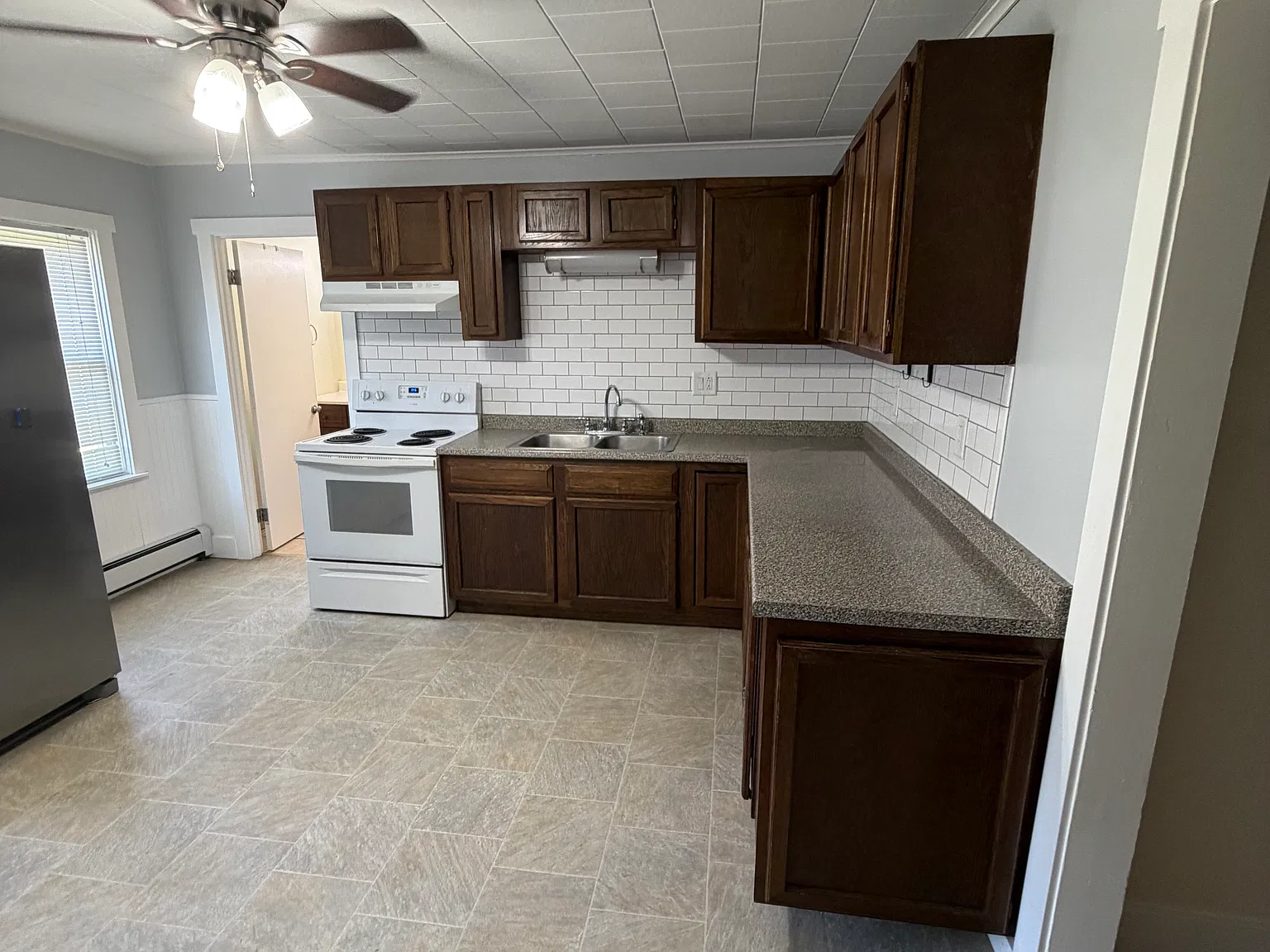 4 bed, $2,000 — Photo 2