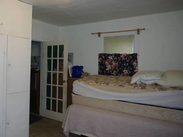 573 N 8th Ave, Forsyth, MT 59327