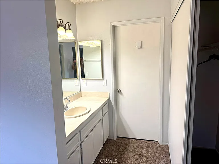 1004 S Mountain Ave — Photo 9