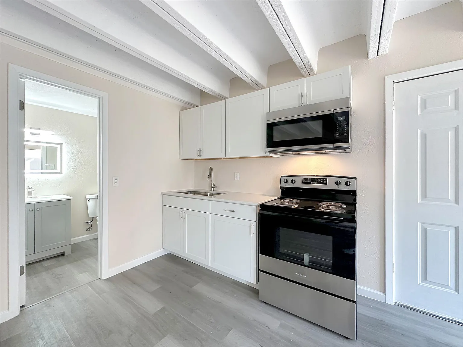 1 bed, 1.0 bath, 416 sqft, $950 — Photo 4
