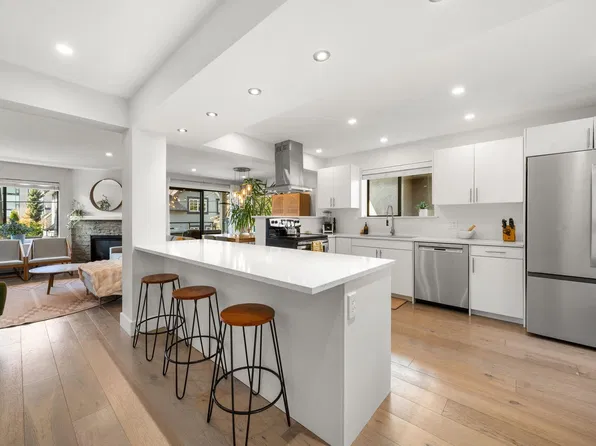 2133 Saint Georges Ave #19, North Vancouver, BC V7L 3K5