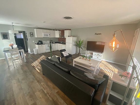 3rd image of 1481 Lorilyn Ave Unit 4