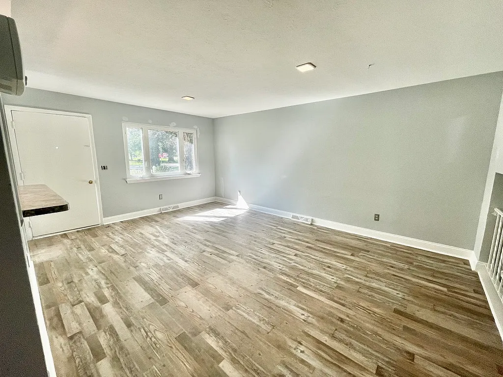 4885 Lear Nagle Rd — Photo 3