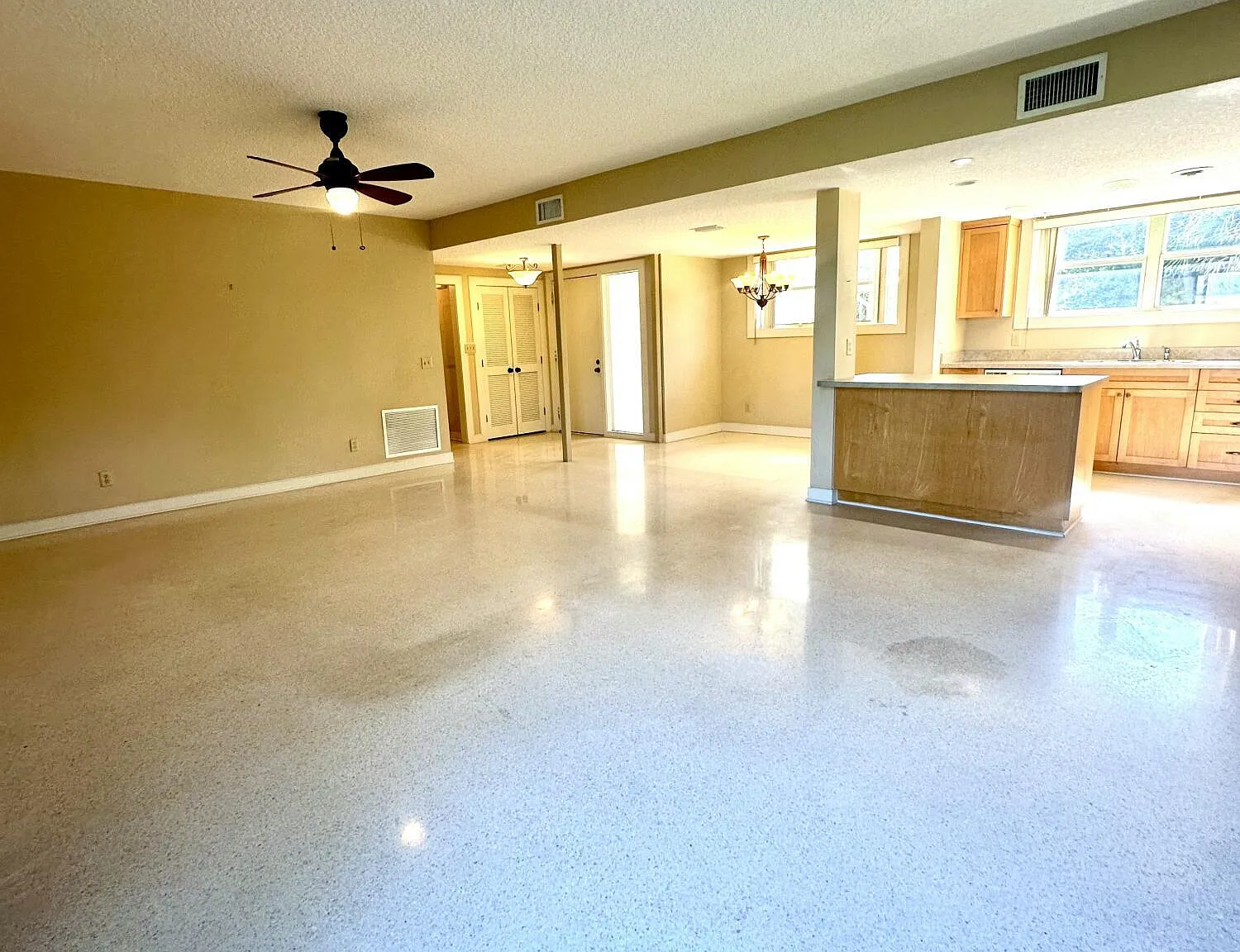 2 bed, 2.0 bath, 1640 sqft, $4,500 — Photo 2