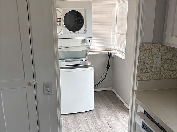 5th image of 61 W Lewis Ave