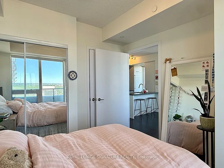 2221 Yonge St #3909 — Photo 9