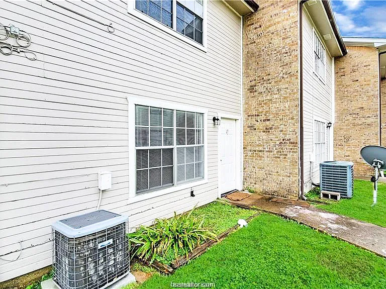 1908 Barak Ln #15 — Photo 1