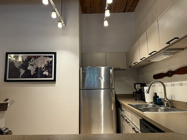 308 W 8th St #310 — Photo 8