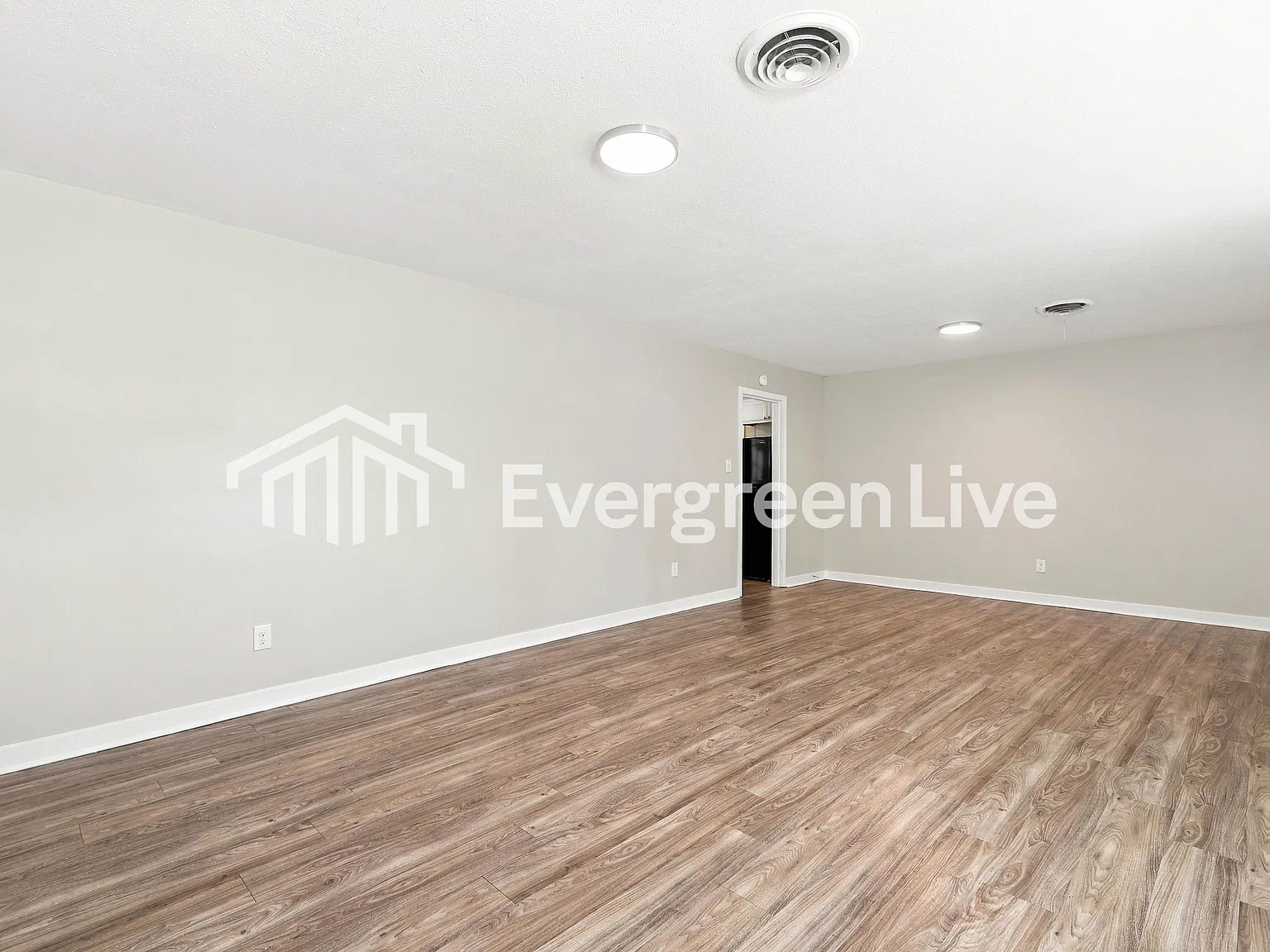 3 bed, 1.5 bath, 1573 sqft, $1,445 — Photo 4