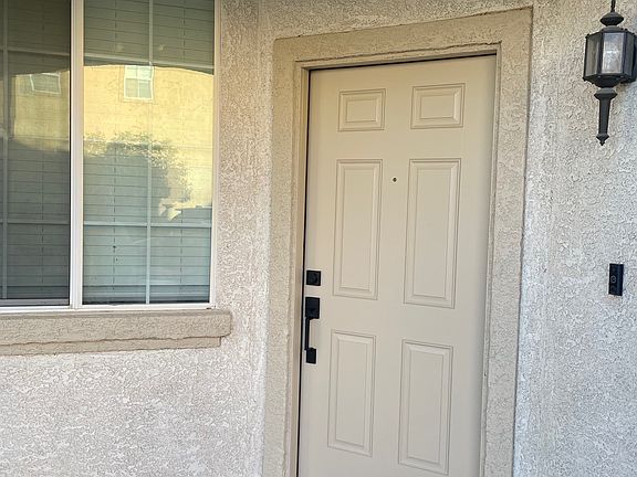 3rd image of 10477 Meadow Village St