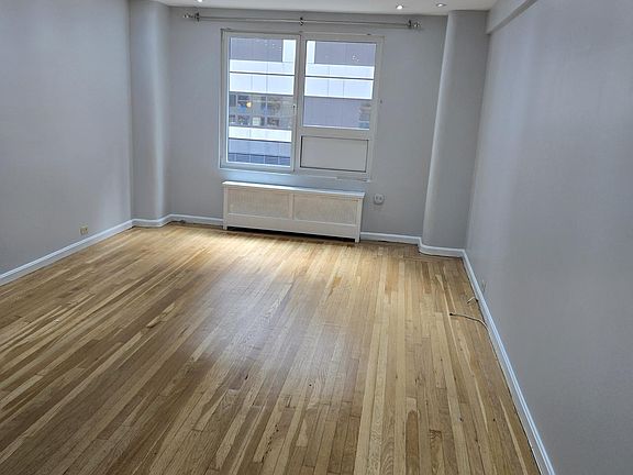 2nd image of 227 E 57th St #5DS