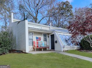 218 Goshen Ln, Woodstock, GA