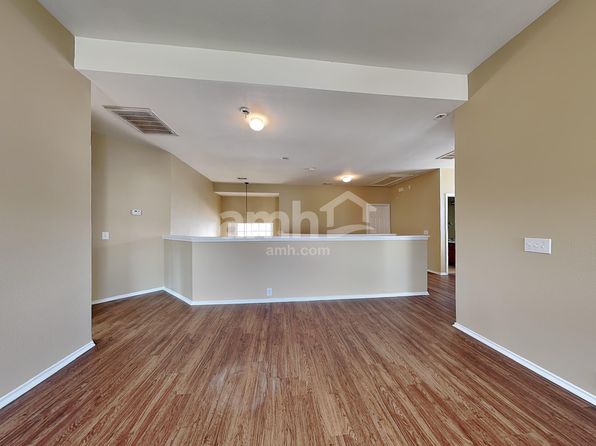 2807 Edgewick Elm St