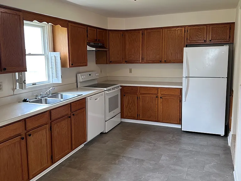 5105 Doubs Rd — Photo 6