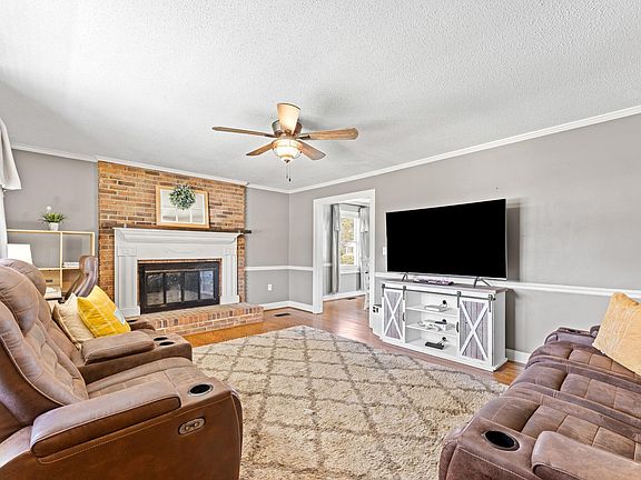 2nd image of 211 Springside Cir