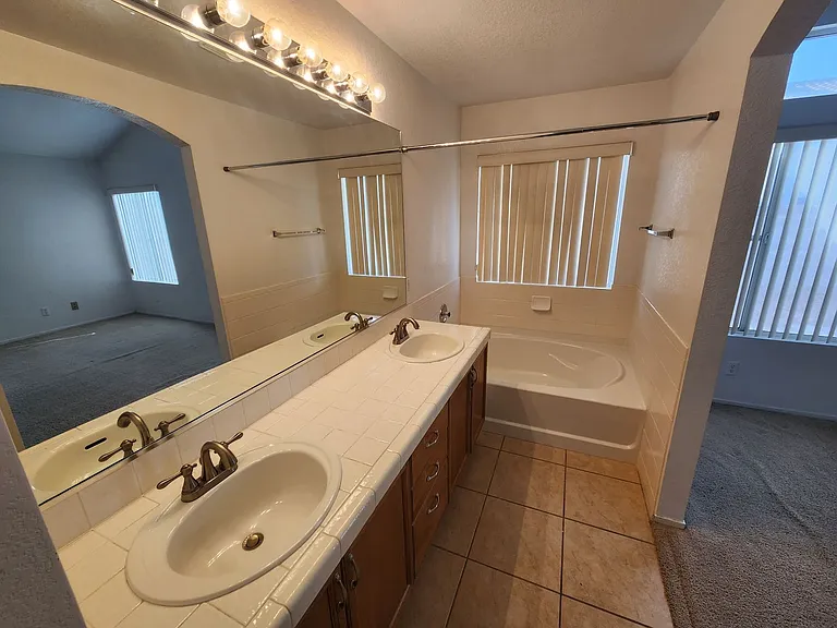 1917 Casa Verde Dr — Photo 9