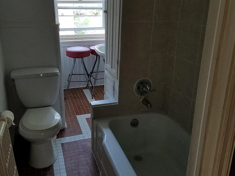 2815 W Queen Ln #3F — Photo 3