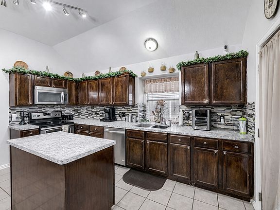 5th image of 305 Ravenna Rd