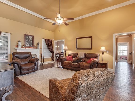 4th image of 571 Schroer Dr