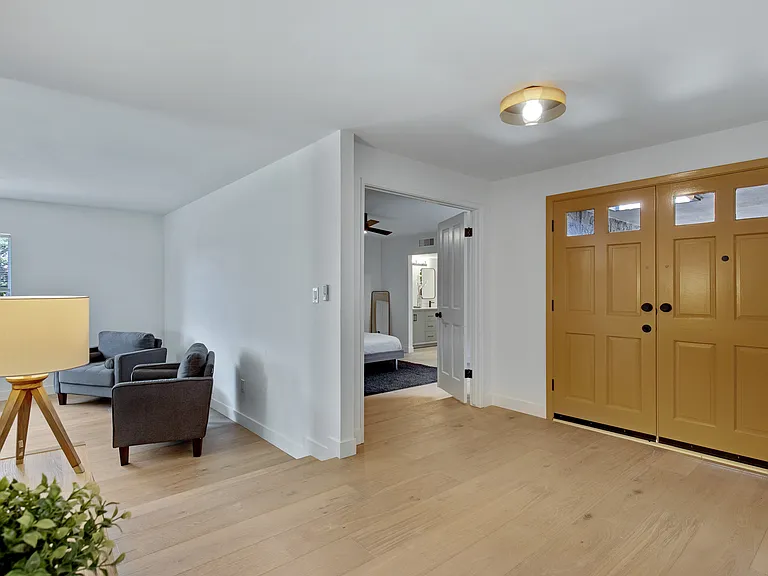 2514 N 60th Pl — Photo 4