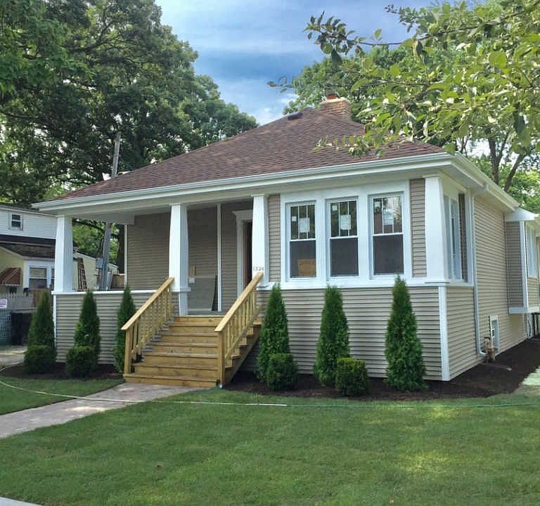2nd image of 1524 W 104th St