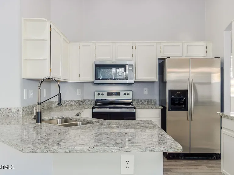 109 W Helena Dr — Photo 13