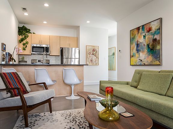 4th image of 534 Lilly Ave #1