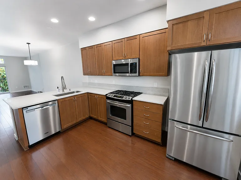 2203 NW Moraine Pl — Photo 3