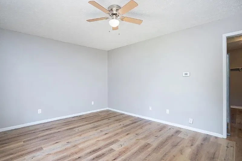 3 bed, 984 sqft, $1,600 — Photo 4