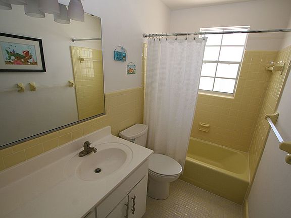 5th image of 27 Longfellow Cir