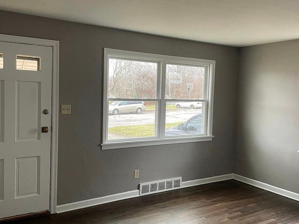 1st image of 1523 Weston Ave