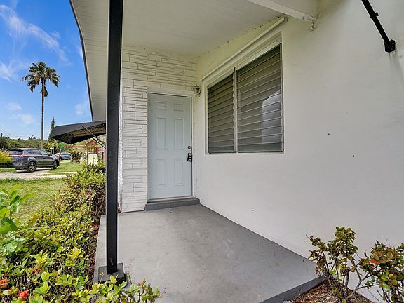 3rd image of 2912 Acapulco Drive