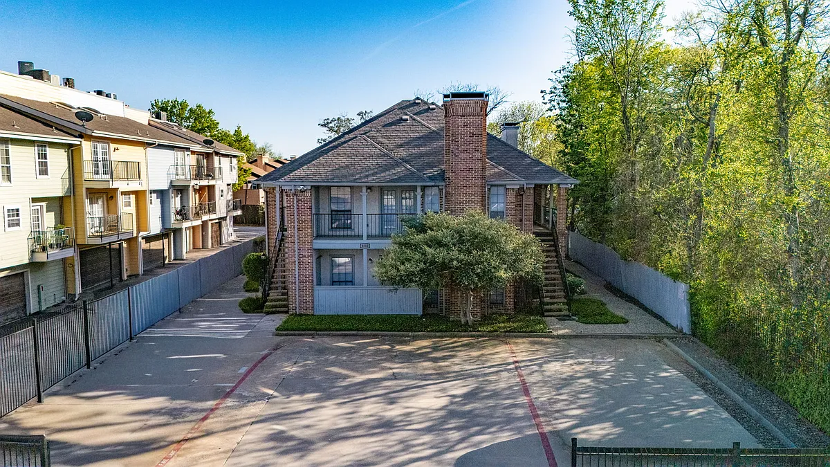 Building Photo - 8510 Park Ln #201