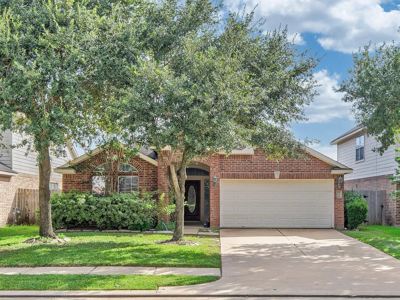 4 bed, 2.0 bath, 1881 sqft, $2,150 — Photo 1