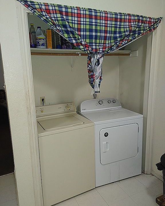 Washer & dryer closet