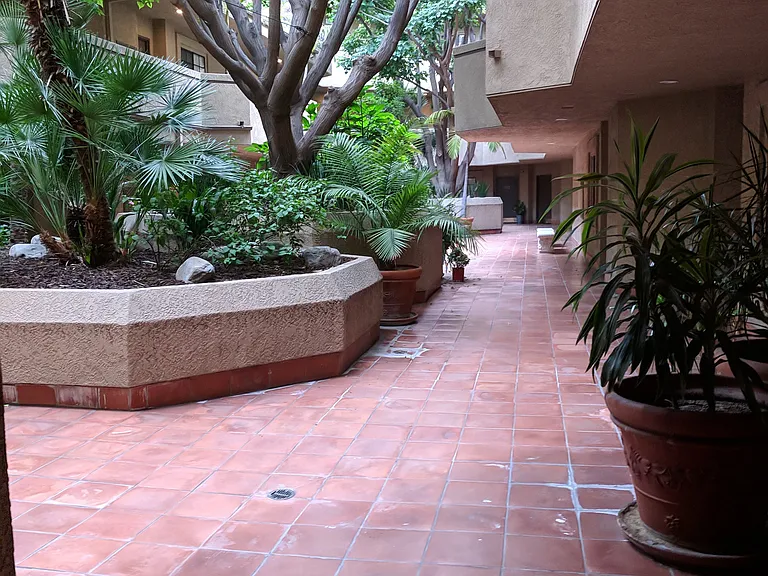 221 S Oak Knoll Ave — Photo 19