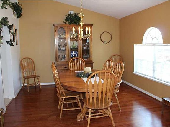 2nd image of 31728 Parkdale Dr