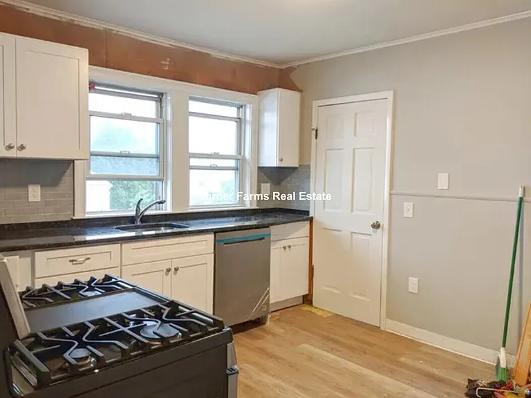 60 Buzzells Ln — Photo 2